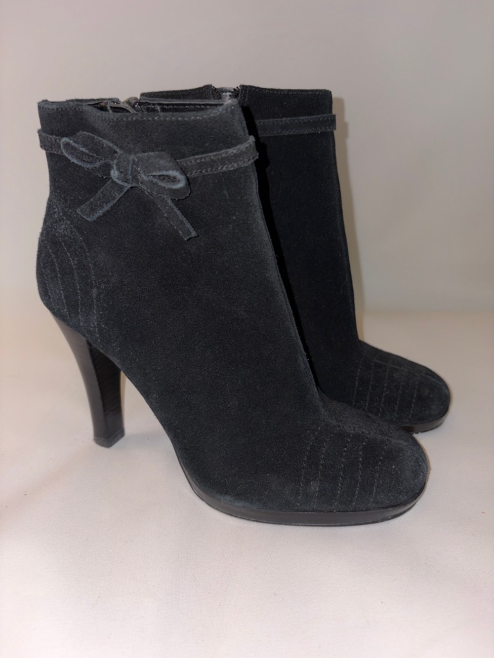 Tommy Girl Women's Black Suede Zip Stiletto Ankle Booties‎ with Bow Size 6.5